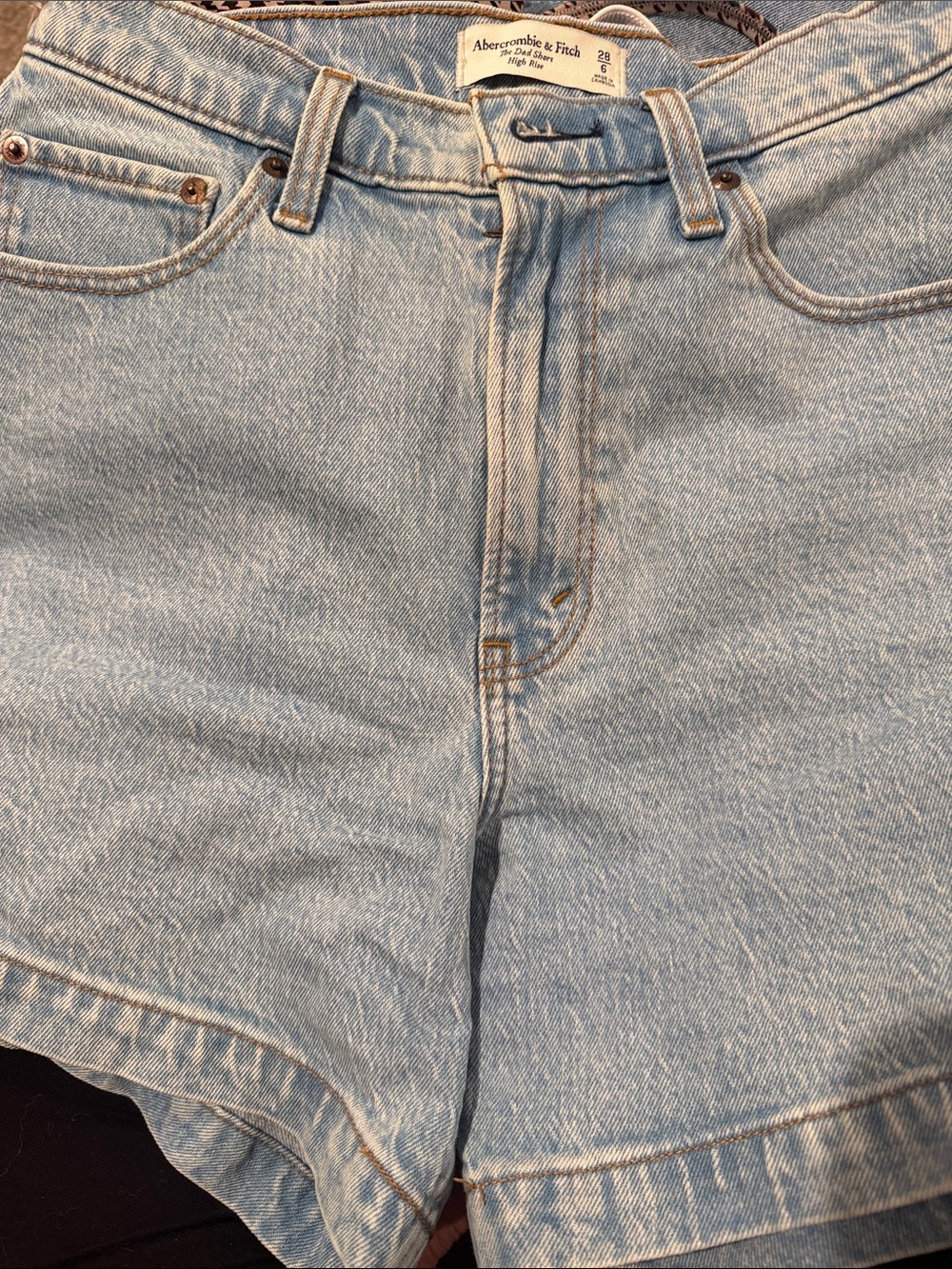 Abercrombie & Fitch Men’s Light Wash Blue Relaxed Jeans